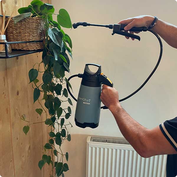 Hogedruk plantenspuit voor bv hangplanten | Dr. Botani
